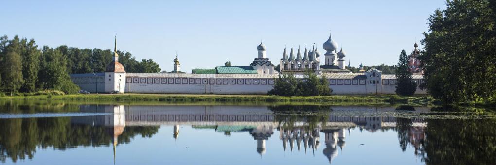 Тихвинский монастырь в Тихвине зима