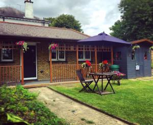 Lovely Garden Chalet in London