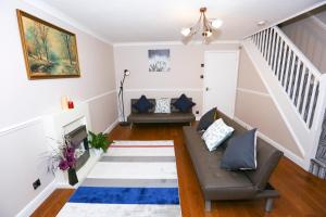 THE PALMERSTON 3 BED HOUSE THAMESMEAD GREENWICH LONDON