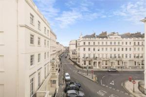 Stunning three bedroom apartment