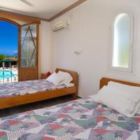 Nikos Studios and Apartments