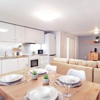 Central Varkiza apartment close to the beach!