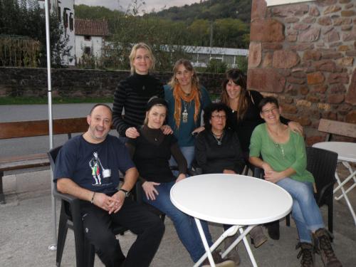 Belen y Karlos, Lua, Ana, Patri, Leire, Esti