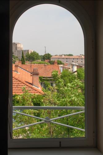 une vue sur les toits de la vielle ville