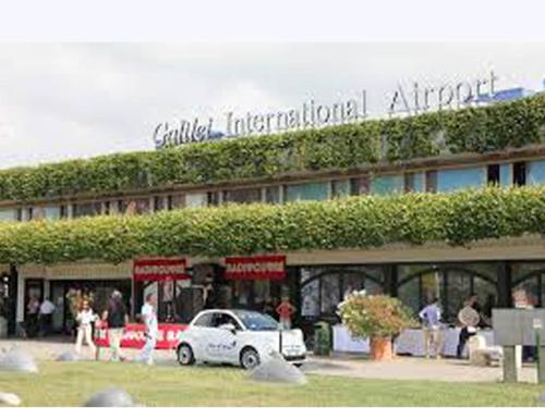 Casa Doina Airport