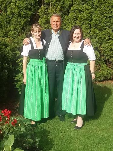 Dr Koloman Knitl mit Team
