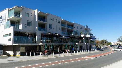Mullaloo Beach Hotel